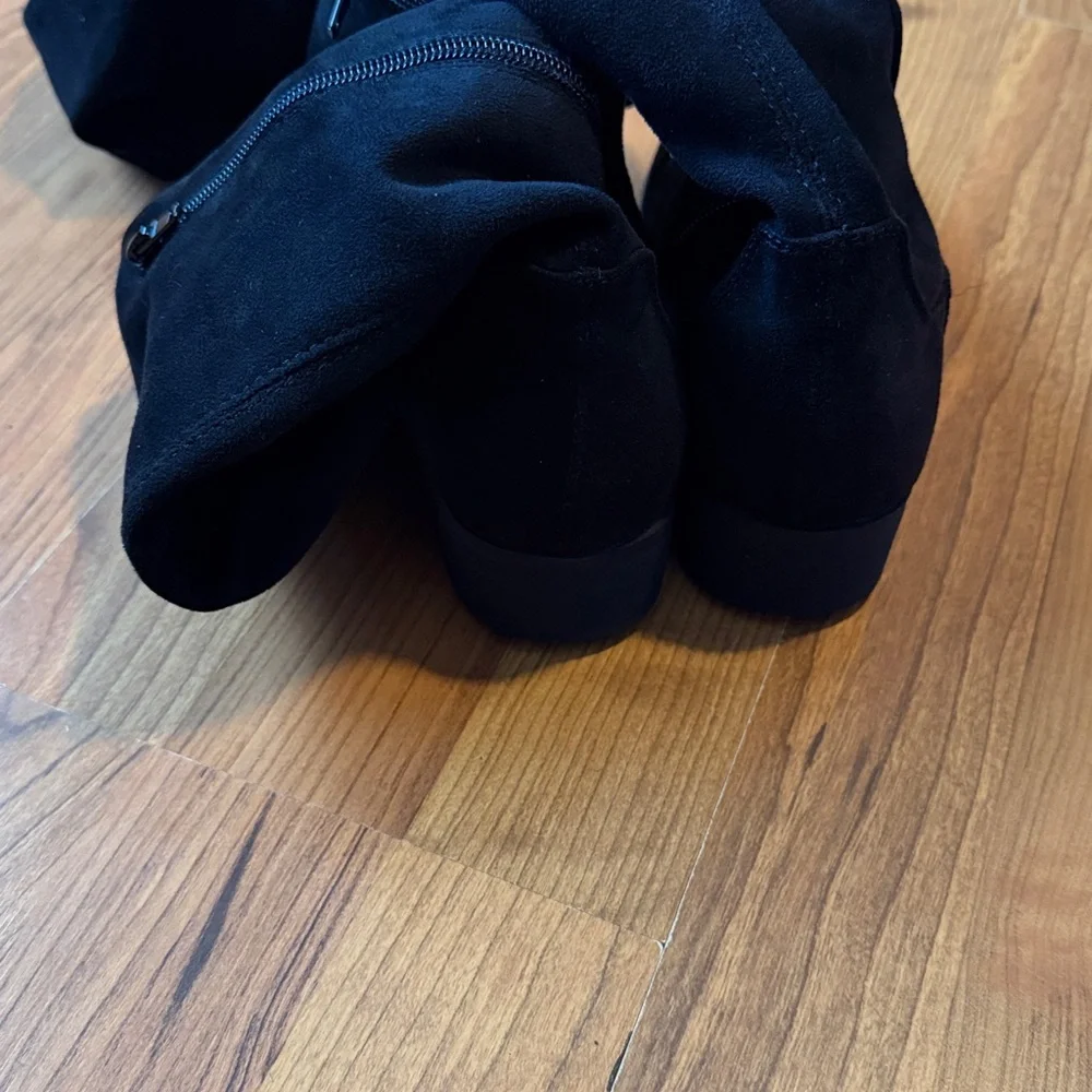 Black Suede Knee-High Women's Boots Size 6